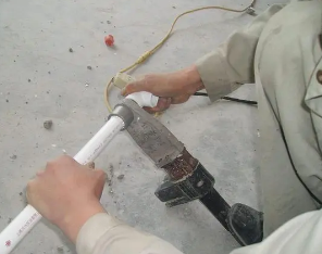 马尾漏水维修电话